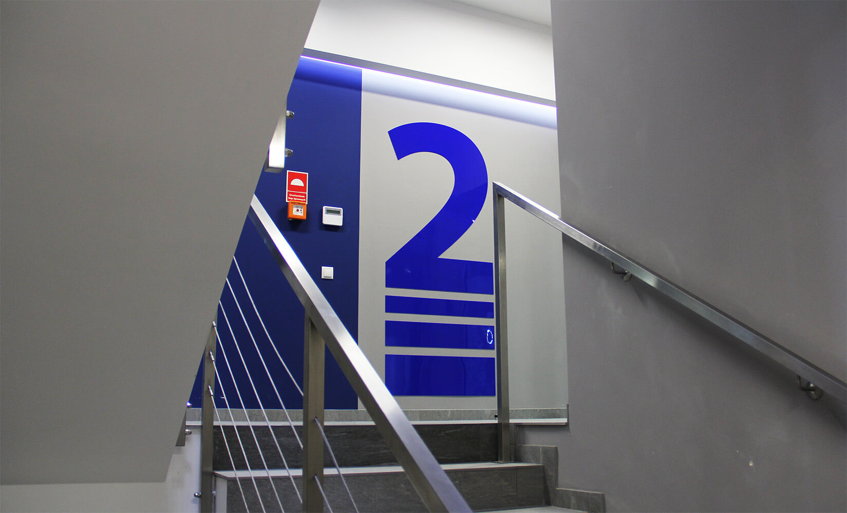 Number marking the floor of the building