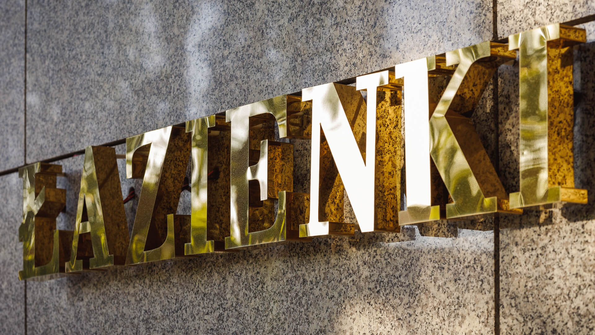 Bathroom Residence inscription made of stainless steel in gold color, with a crown in the logo.