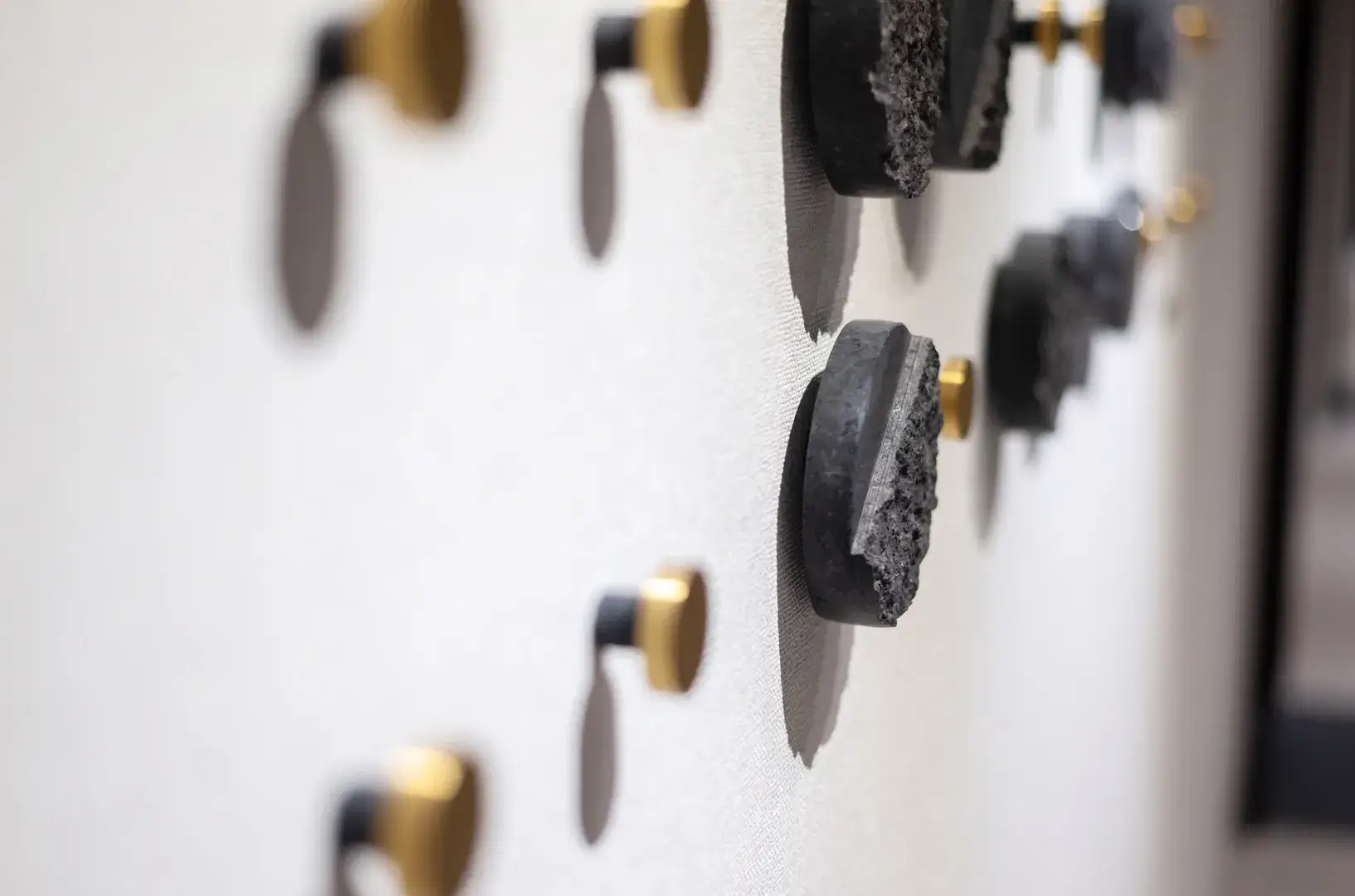 Braille sulla parete della scala