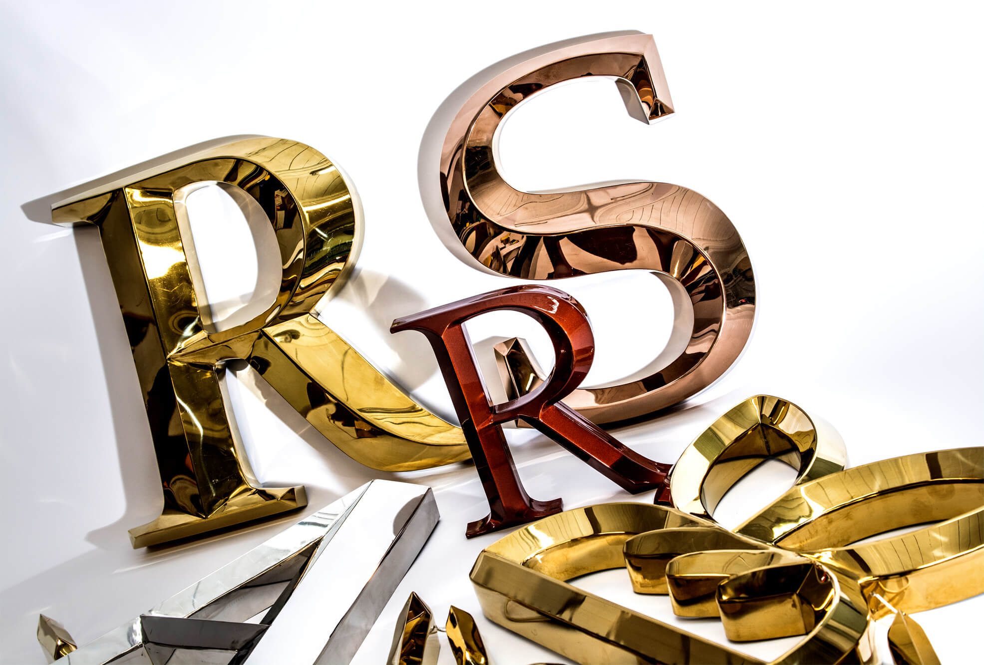 Gold prismatic letters made of metal