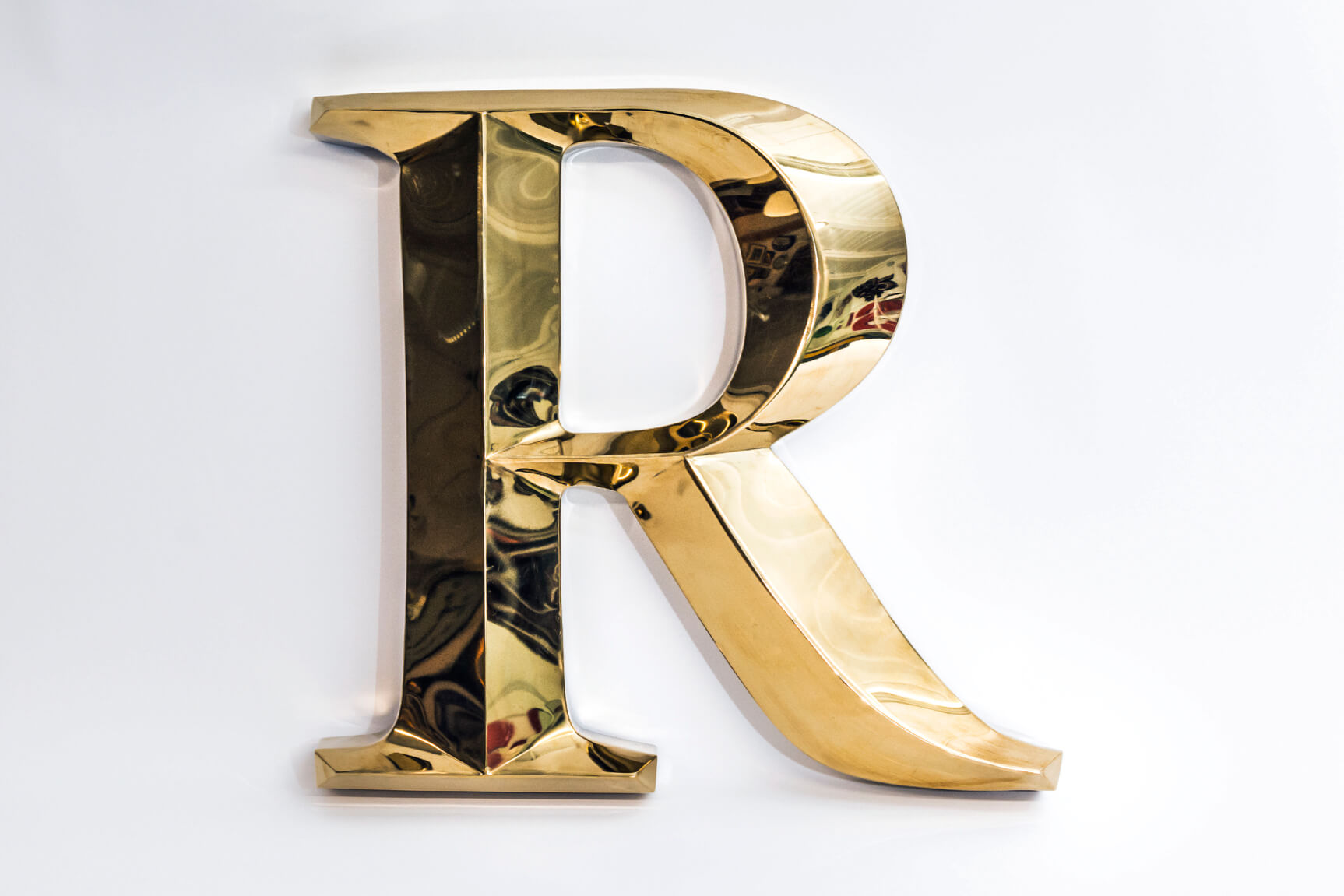 Gold prismatic letters made of metal