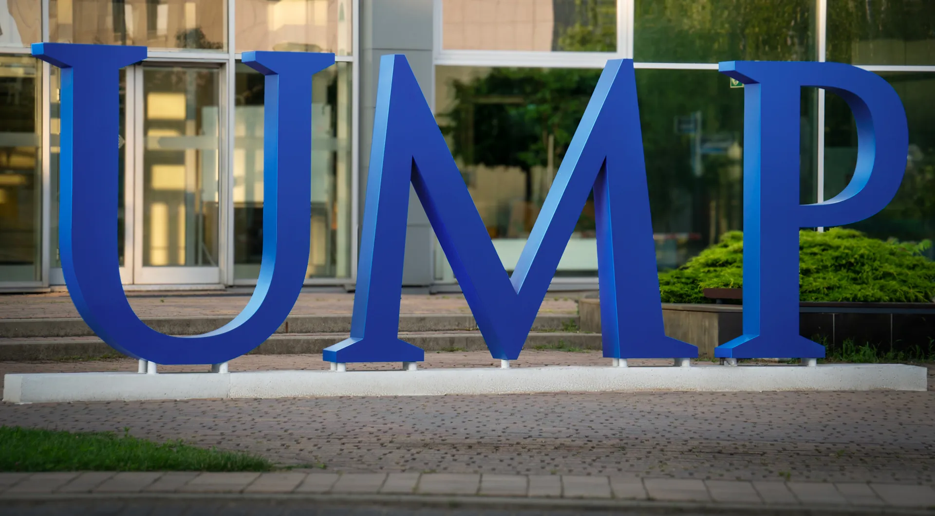 Poznan University of Medical Science - Pretende giant large format letters