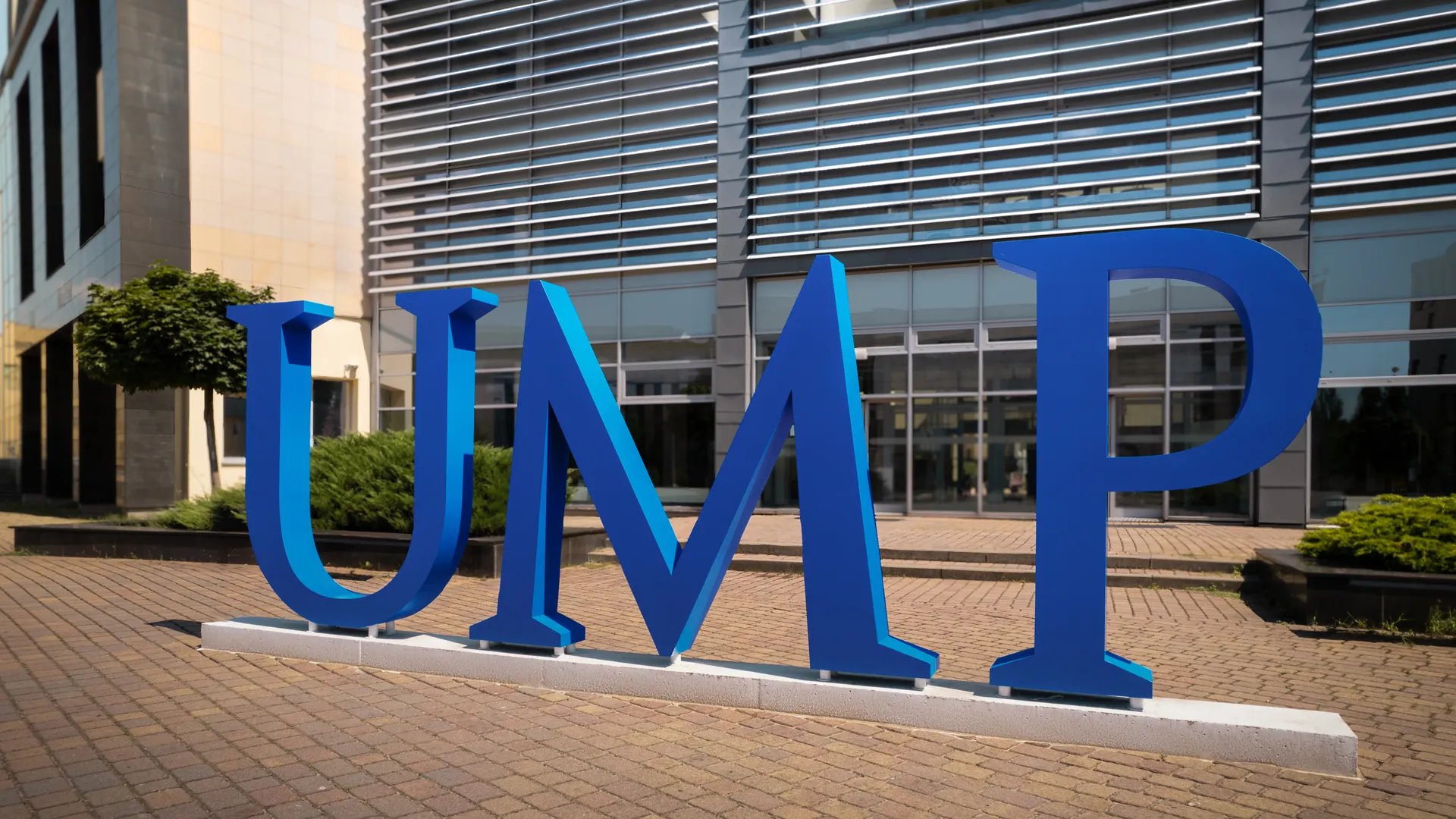 Poznan University of Medical Science - Pretende giant large format letters