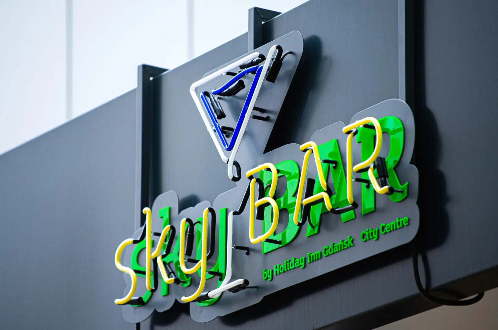 SkyBar Neon Szklany na zewnątrz