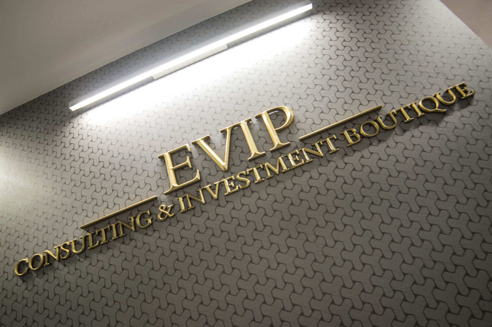 Evip - 3D spatial prismatic letters placed in the lobby