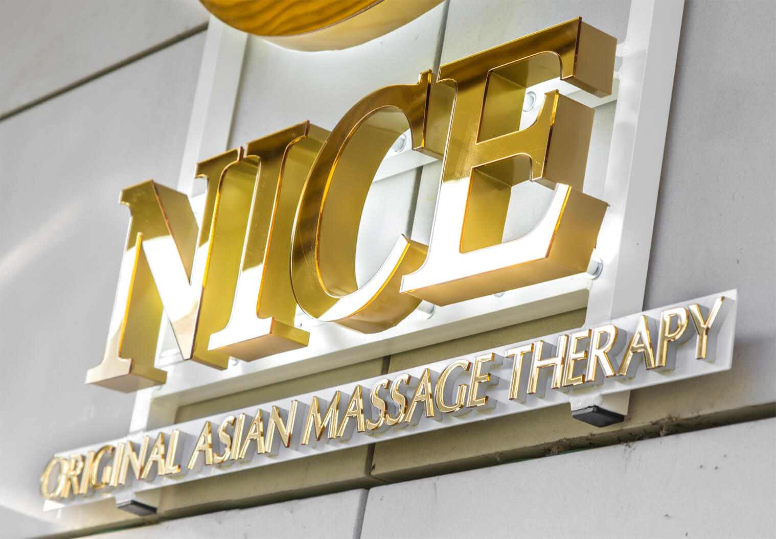 NICE - Logo et lettres LED lumineuses