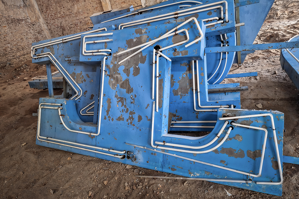 Konstrukcja zdemontowanego neonu Hotel Katowice przed rekonstrukcją