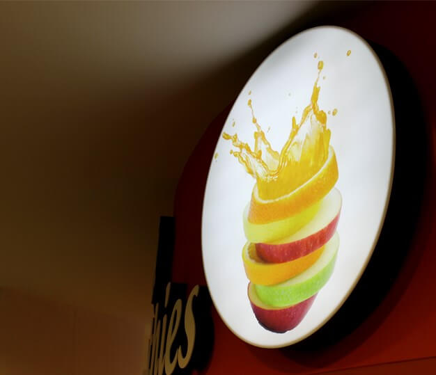 Bubbleology - illuminated advertising logo on round coffer