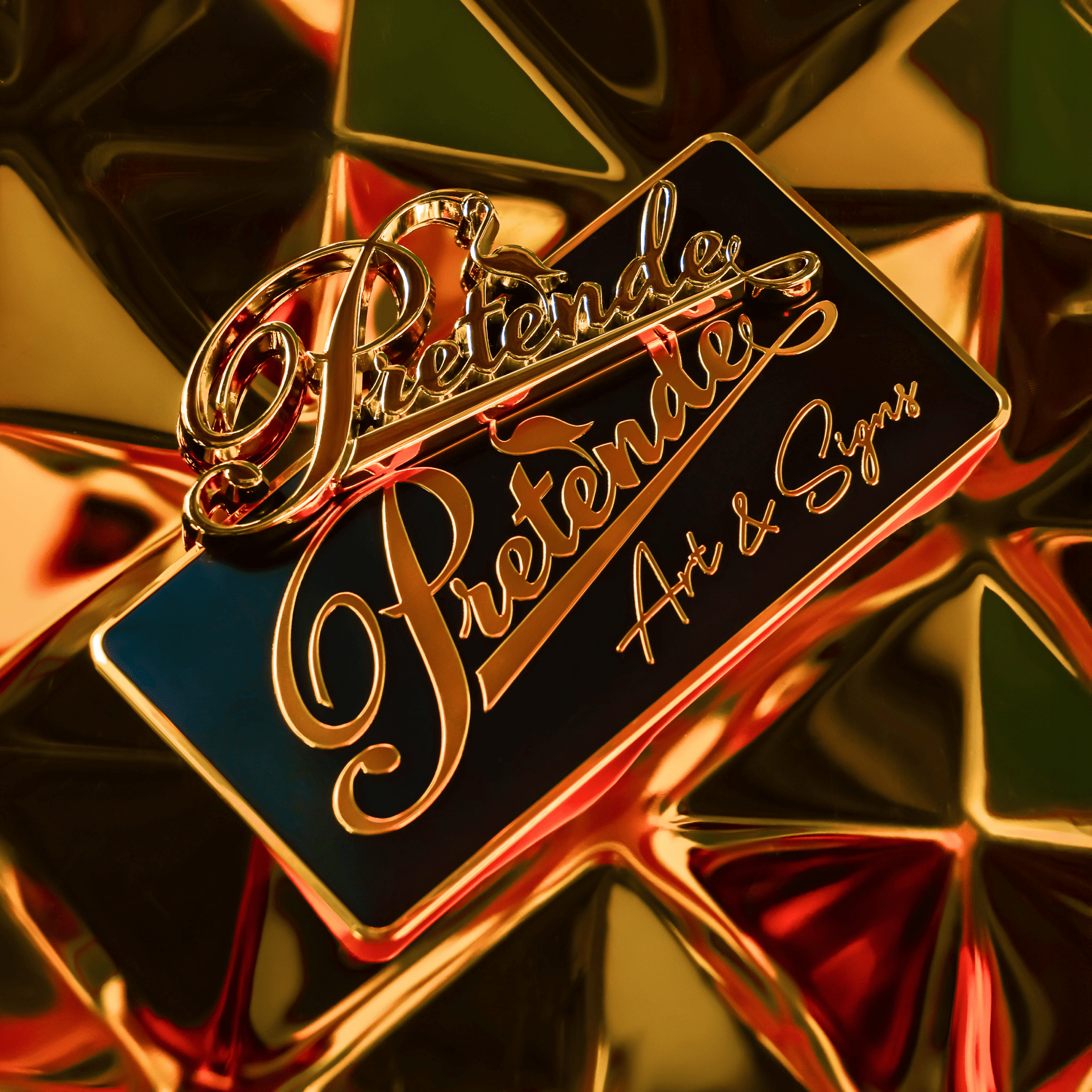 Diferentes acabados de emblemas metálicos de marca