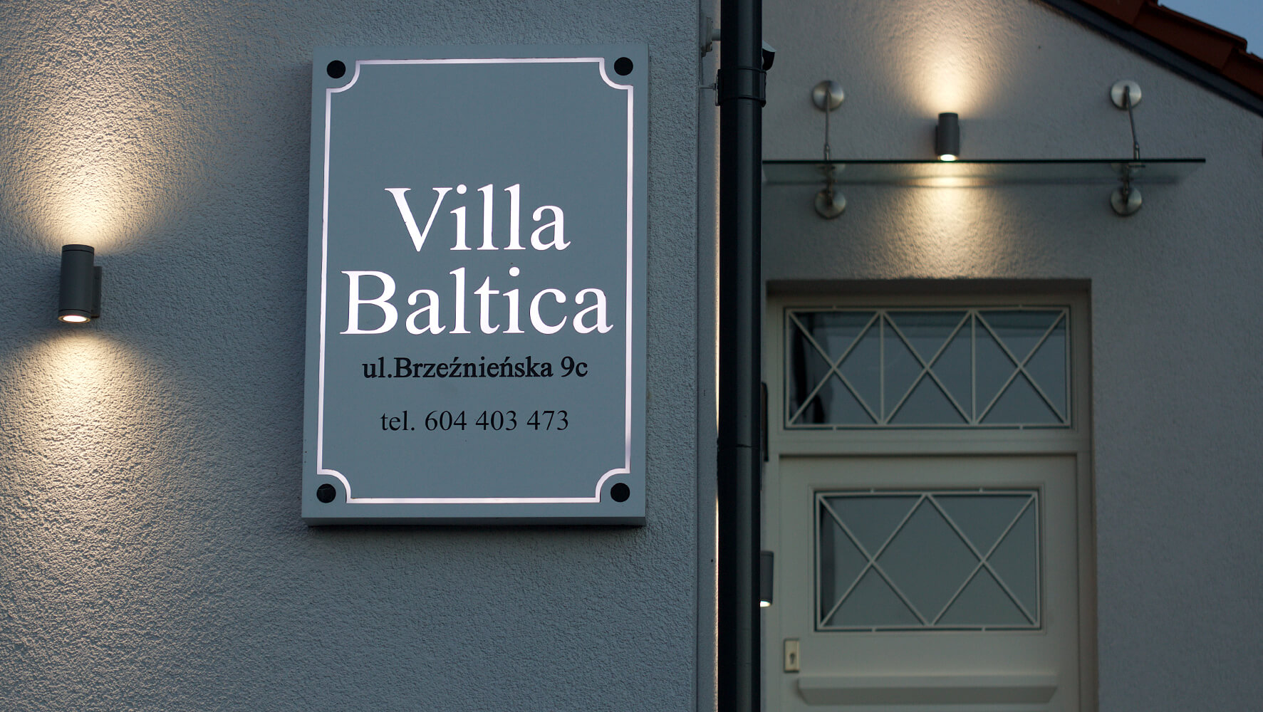 Villa Baltica - Firmenschild auf Dibondkassette