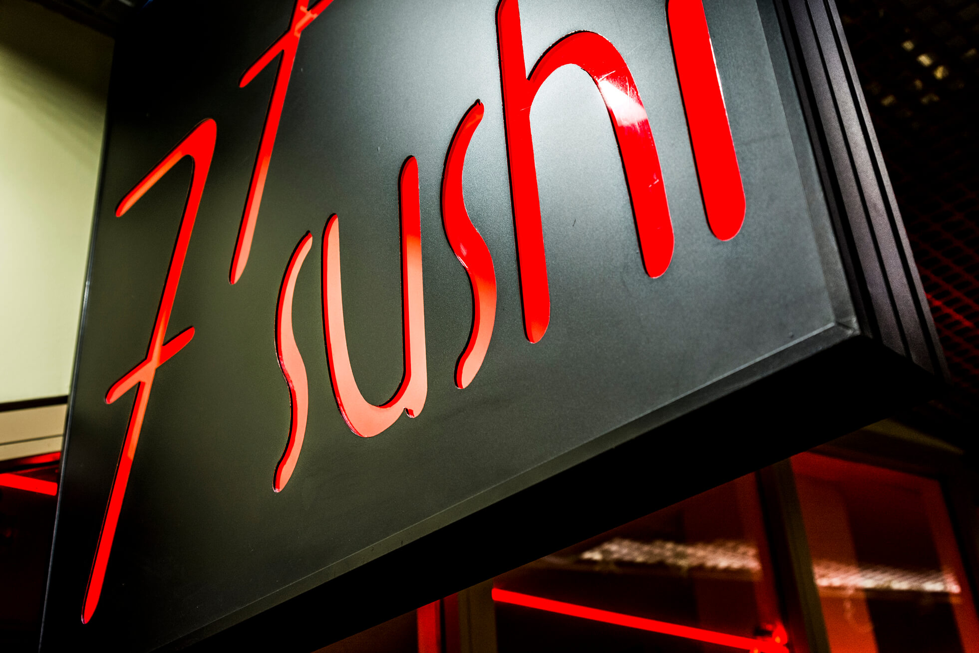 7 Sushi - Panneau publicitaire LED au-dessus de l'entrée