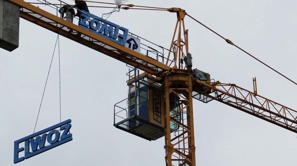 ELWOZ - spatial, luminous LED letters placed on a crane