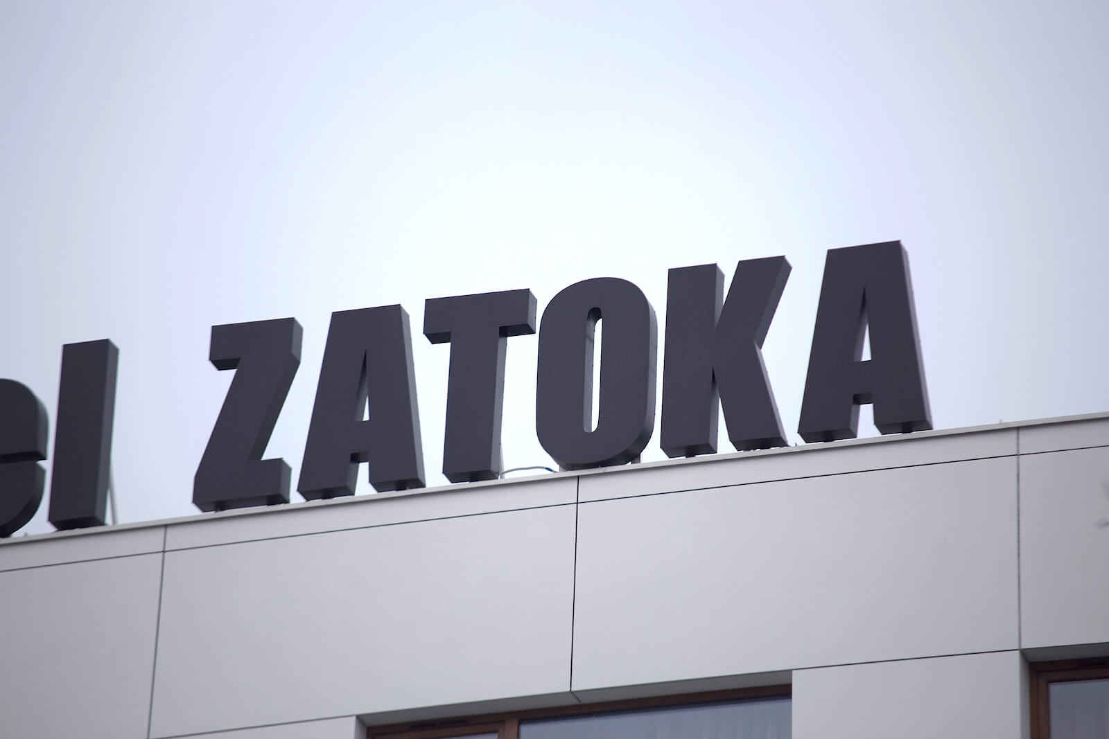 Hotel Zatoka - spatial LED letters made of Plexiglas placed on the roof