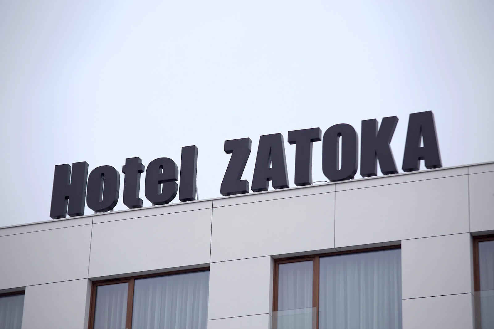 Hotel Zatoka - spatial LED letters made of Plexiglas placed on the roof