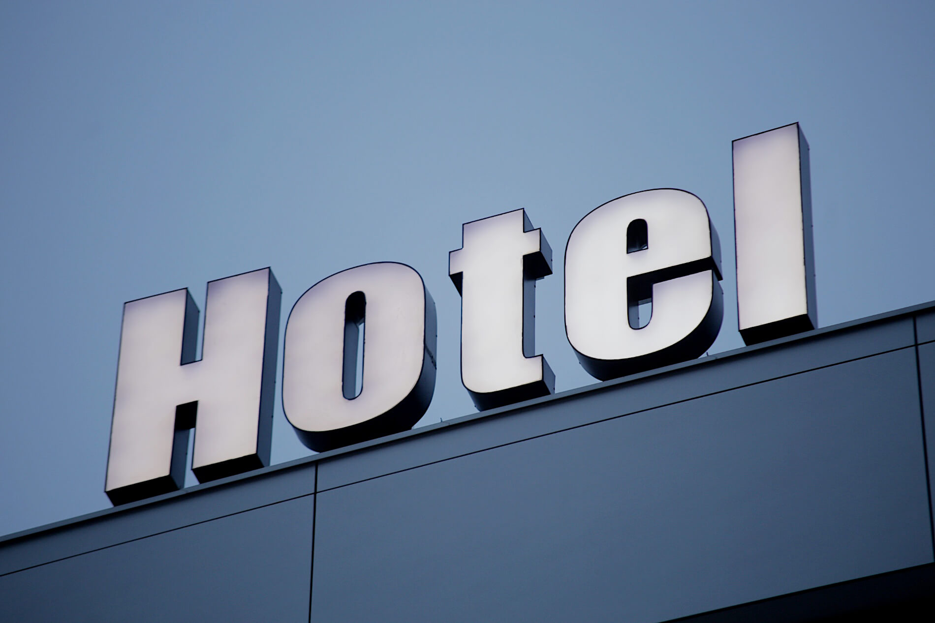 Hotel Zatoka - spatial LED letters made of Plexiglas placed on the roof