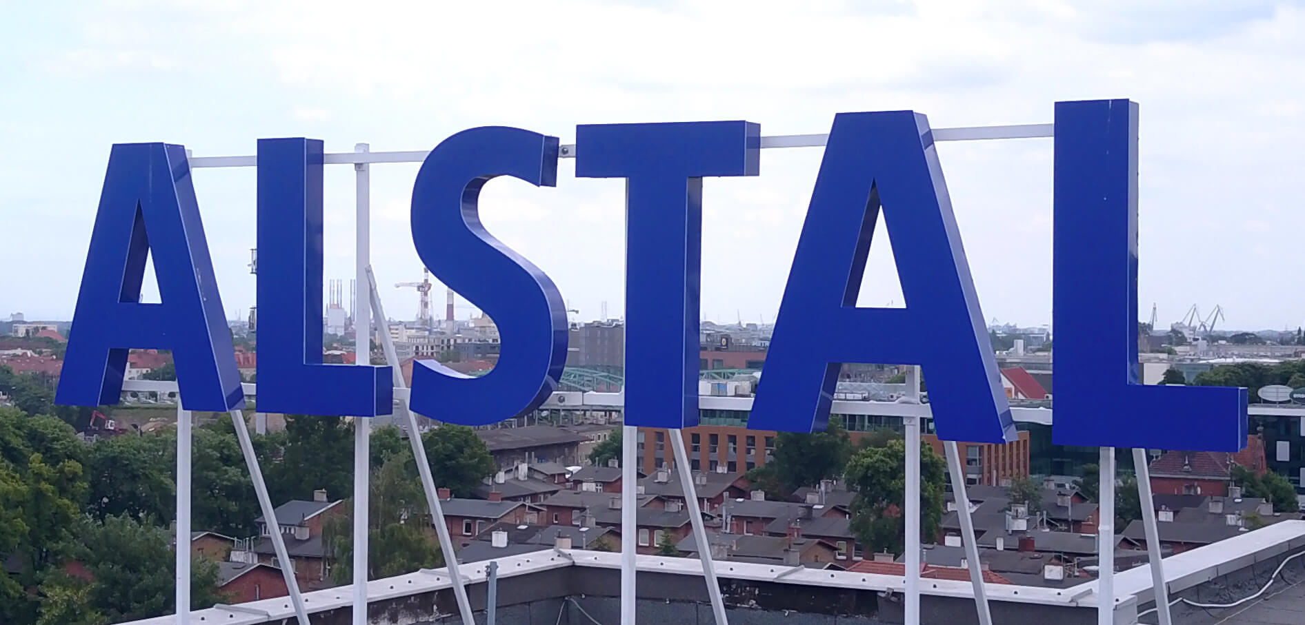 ALSTAL - Ruimtelijke lichtgevende belettering op een onderbouw