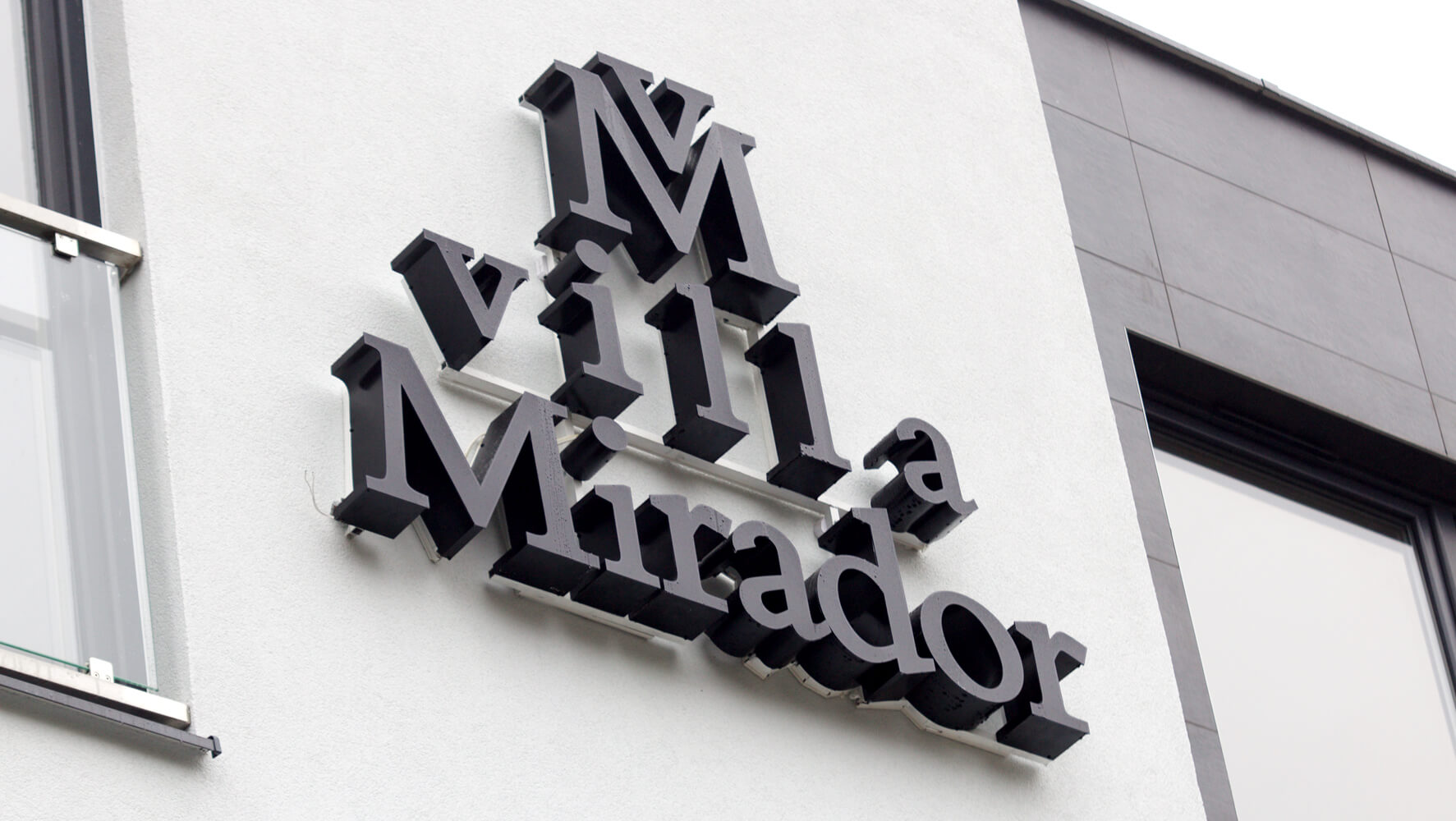 Villa Mirador - spatial light letters placed on the facade