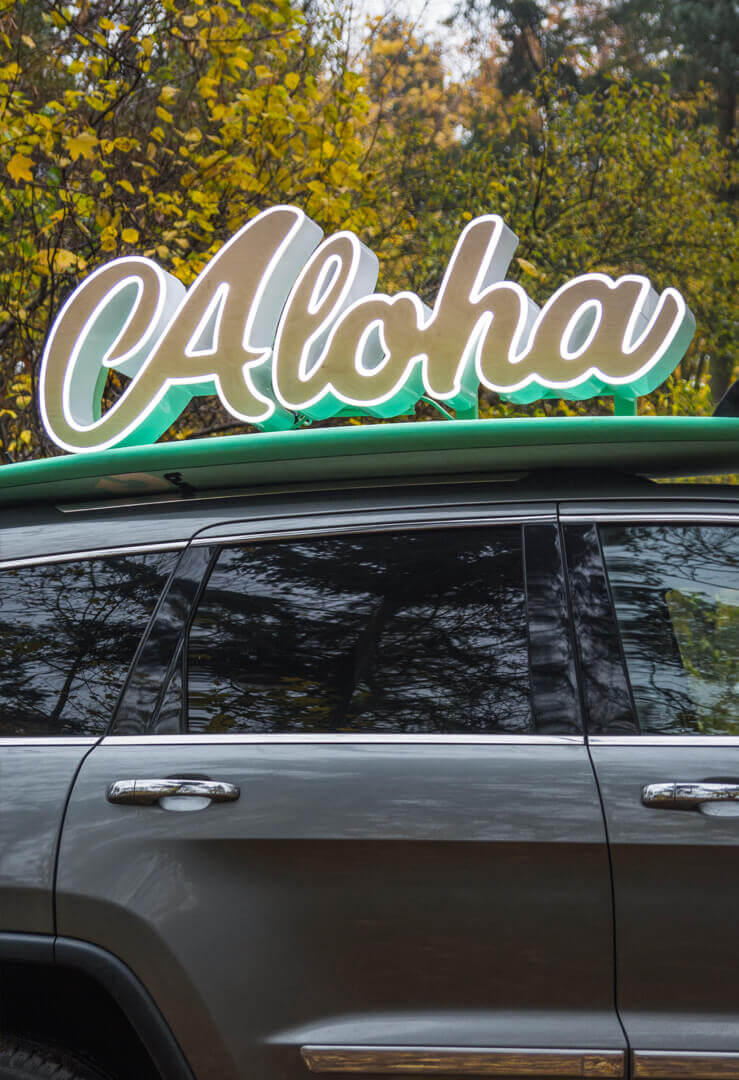 Aloha - Letras LED iluminadas a lo largo del contorno