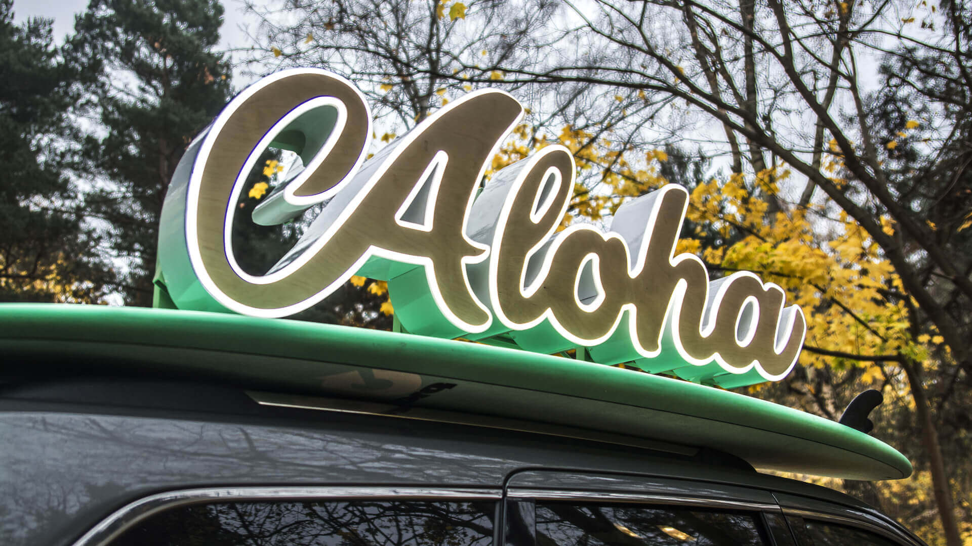 Aloha - Letras LED iluminadas a lo largo del contorno