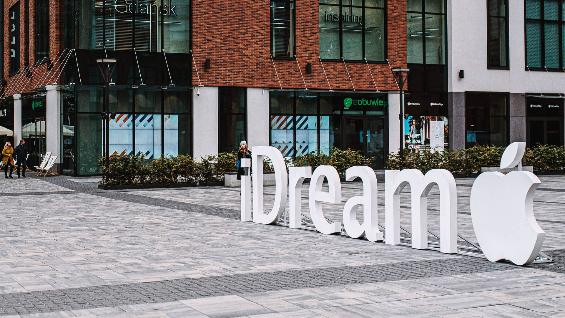 iDream - spatial, standing LED light letters