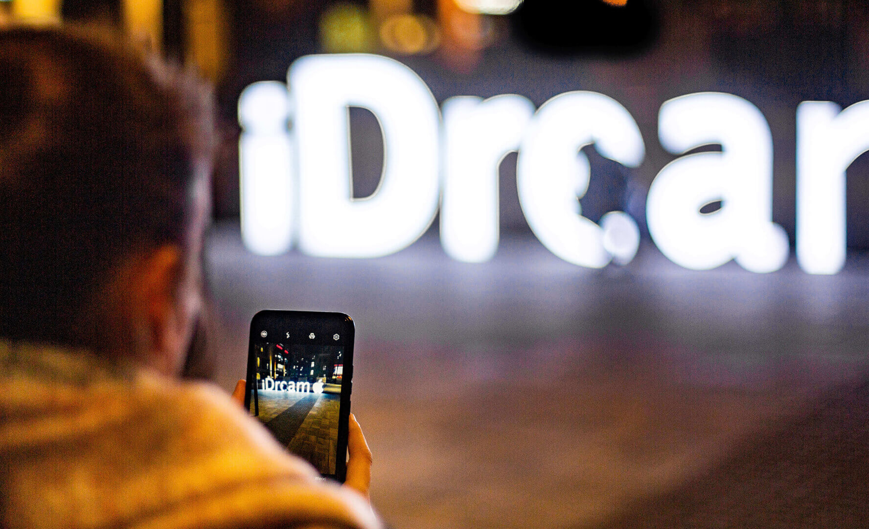 iDream - spatial, standing LED light letters