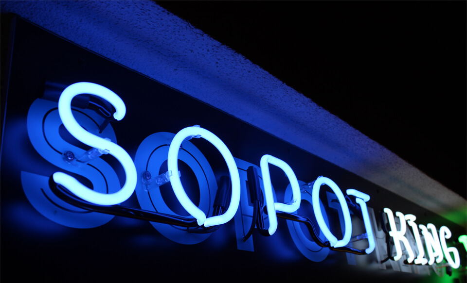 Sopot King Market - advertising neon sign, placed above the entrance