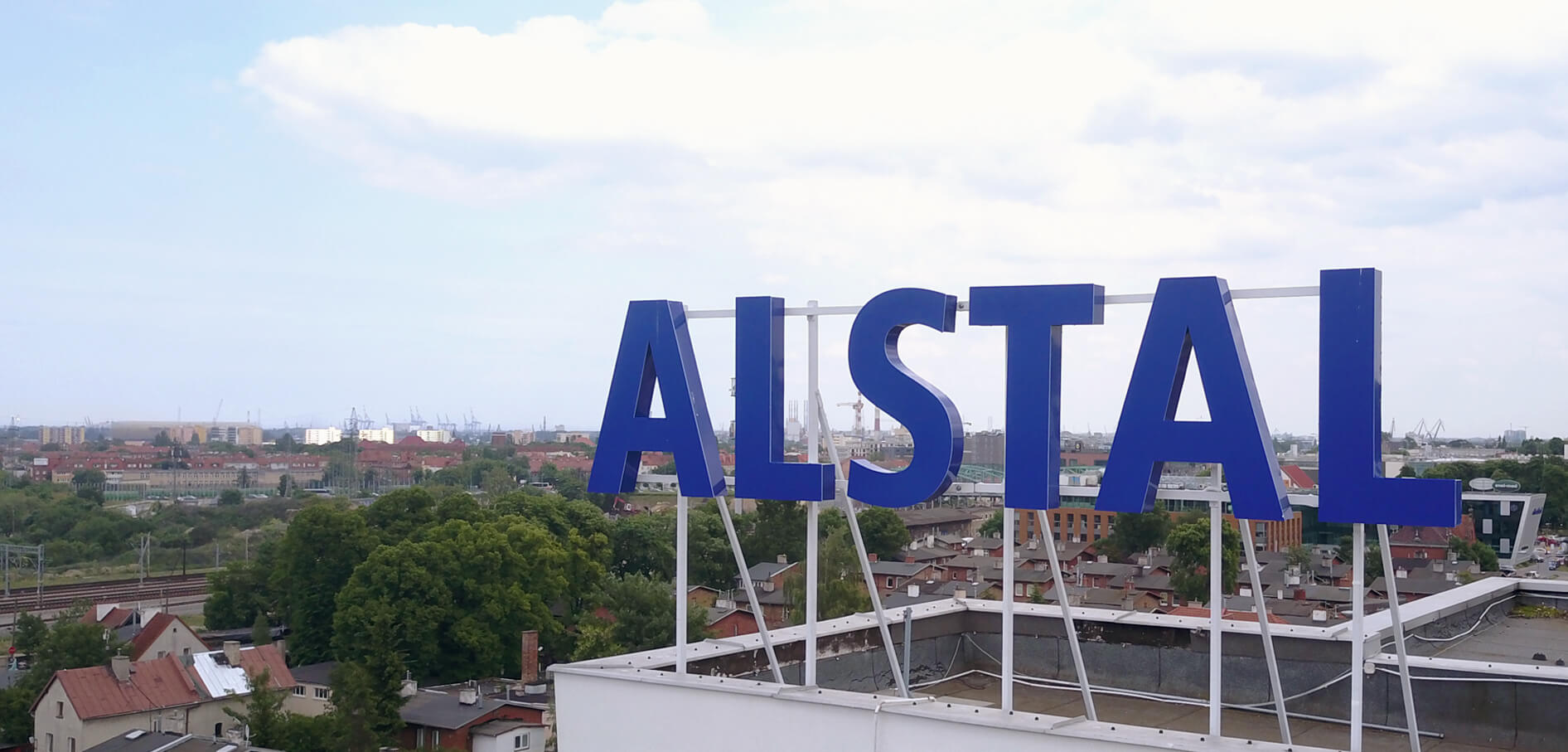 Alstal - ALSTAL - scritta luminosa spaziale su una sottostruttura