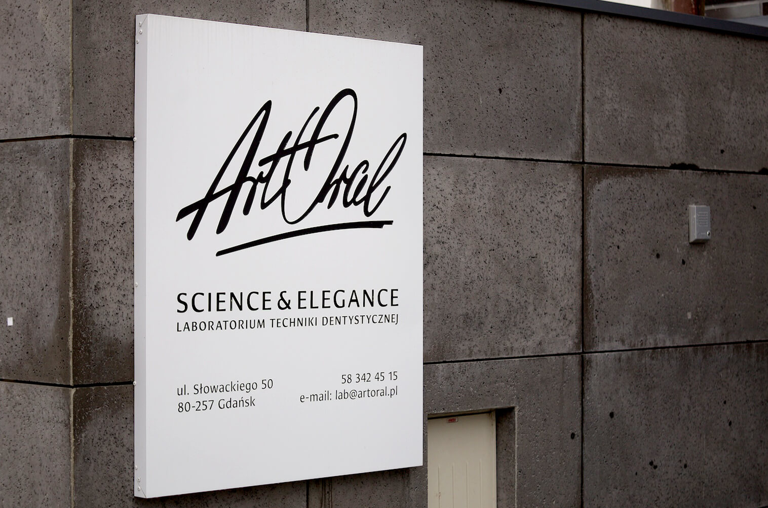 Art Oral - Art Oral - company advertising coffer, signboard over the entrance