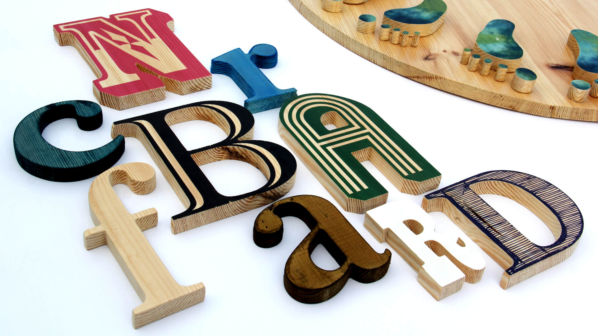 drewno-litery - drewno-litery-dekoracyjne-drewniane-litery-kolorowe-litery-z-drewna