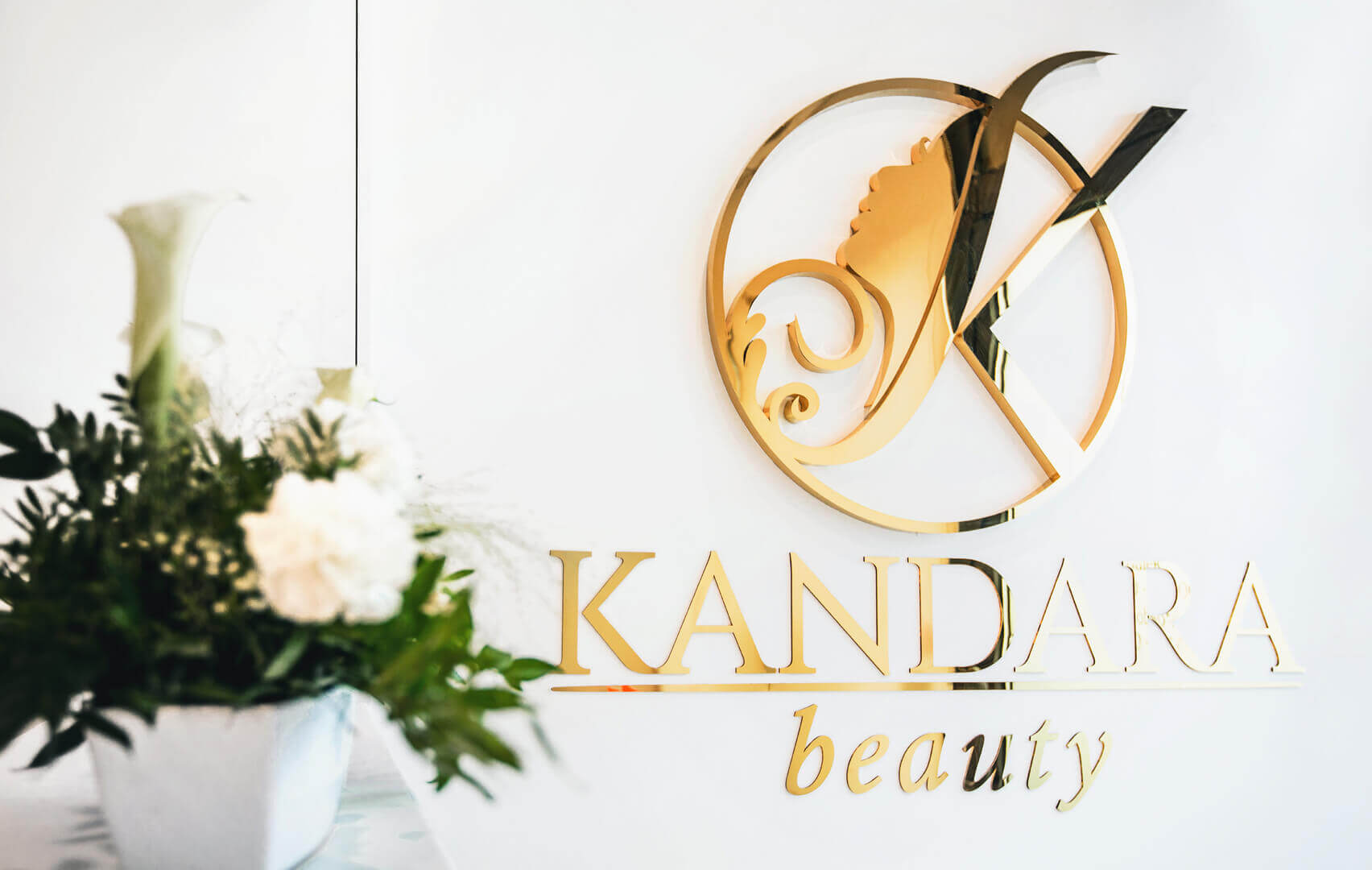 Kandara beauty - Logo with name made of golden stainless steel.