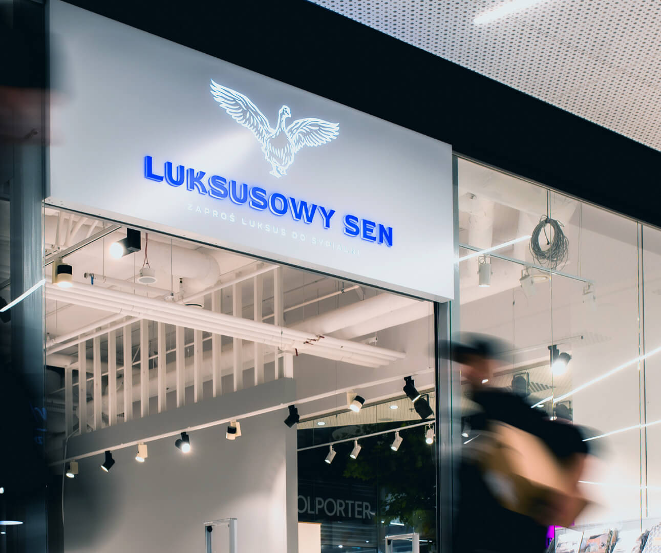 Luxury sleep - Dibond coffer over the store entrance, LED backlit