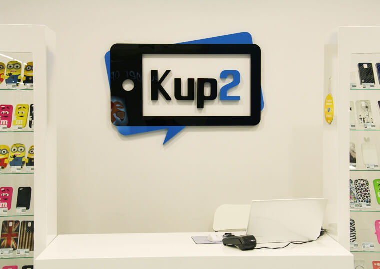 KUP2 - kup2; szyld_firmy_zlozony_z_logo_wykonany_z_kasetonow
