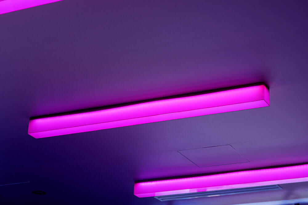 Lampada da soffitto - lampada da soffitto rosa in stile futuro