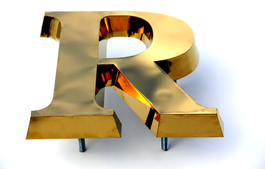 Luxus-Anzeigen - Buchstaben in Gold aus Edelstahl