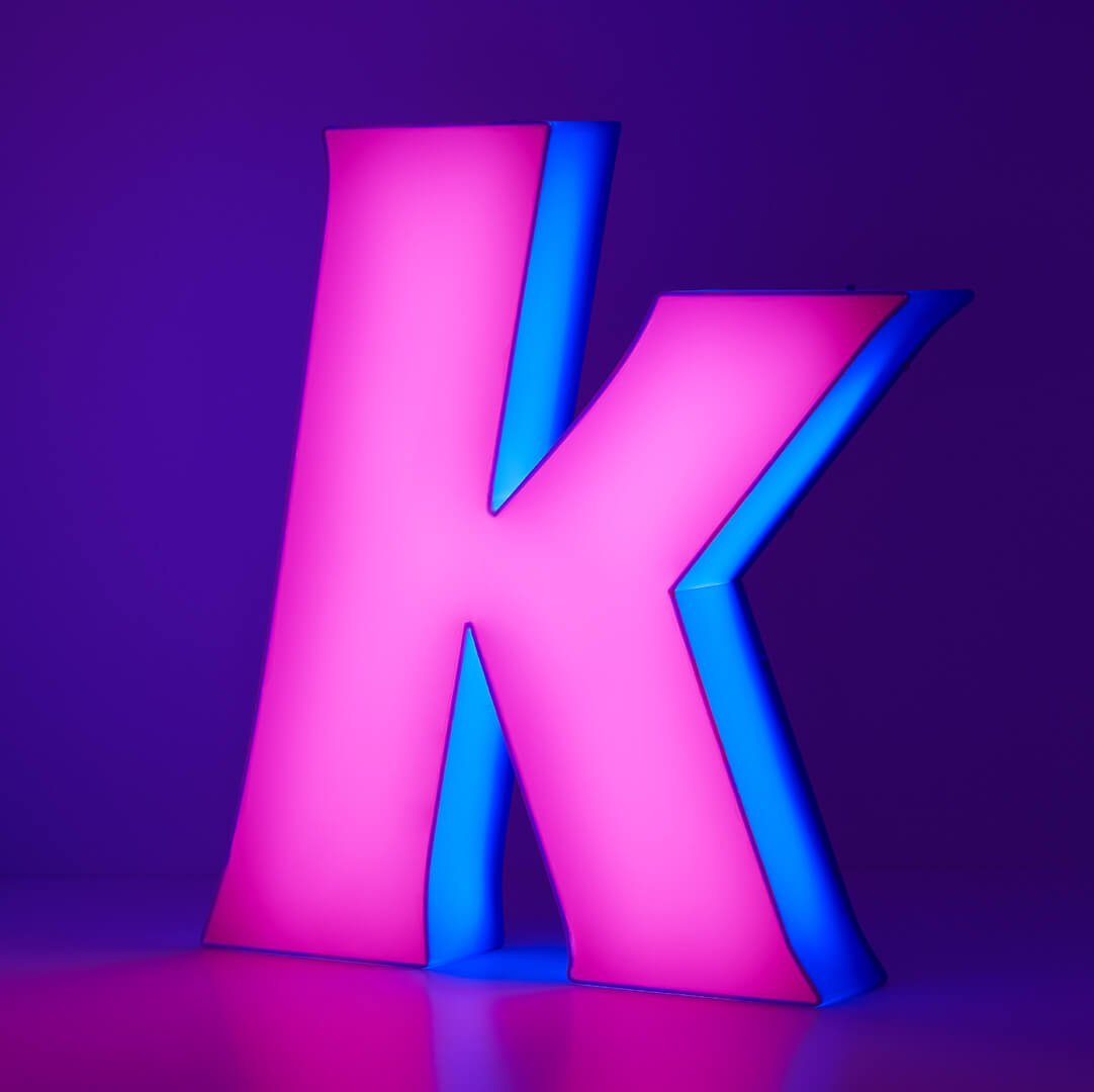 lettera k in plexiglass - lettera-piena-di-plexi-lettera-k fatta-di-plexi rosa-plexi-lettera-k
