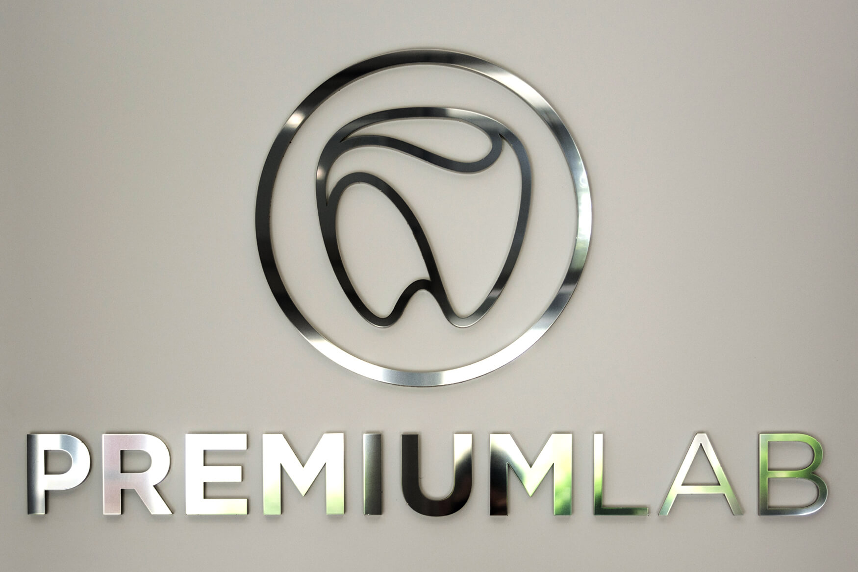 Premiumlab - Premiumlab - logo and 3D letters made of plexiglass and polished stainless steel placed in the lobby
