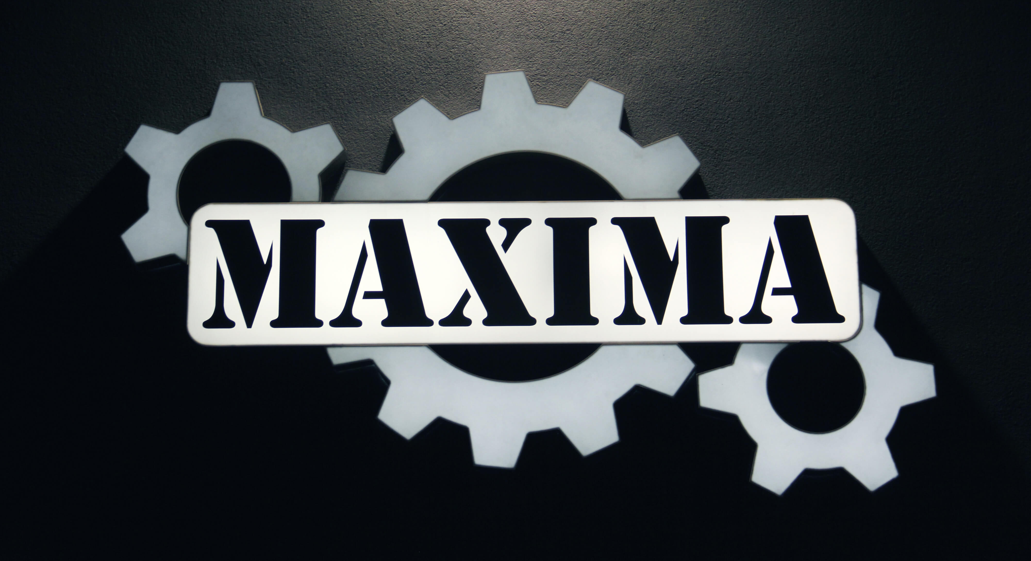 Máxima - Maxima - panel de leds en la pared con el logotipo de la empresa, hecho de plexiglás