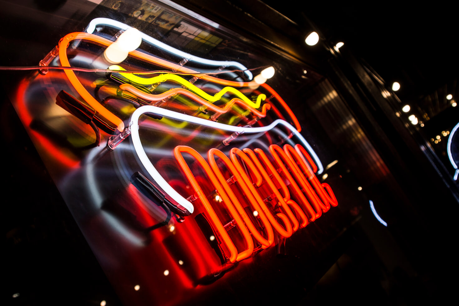 Cane da Dock - neon-dock-dog-hotdog-sandwich-fast-food-neon-hanging-colored-neon-behind-the-glass-neon-on-plexi-neon-in-restaurant-neon-on-glass-neon-interior-gdansk-electrickow-pub