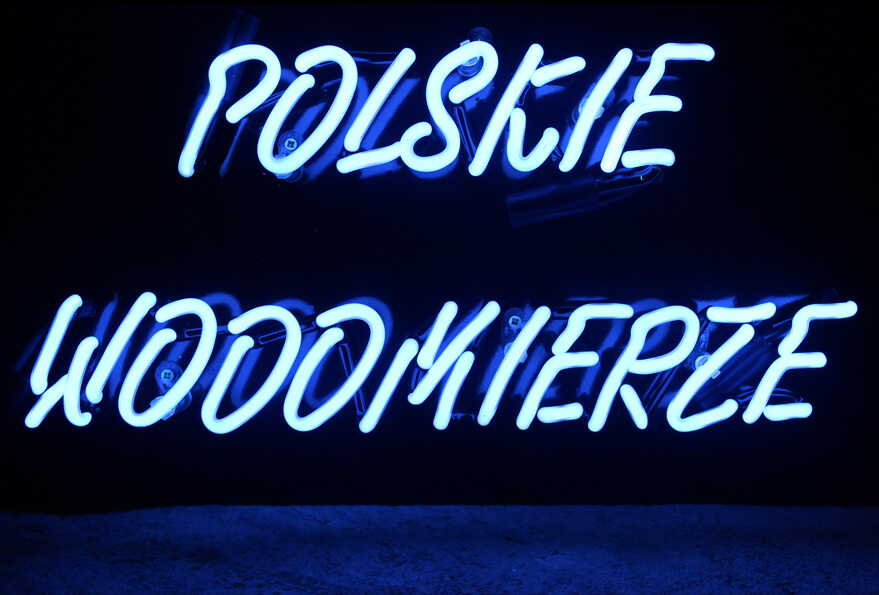 Contadores de agua polacos - Fila - Contadores de agua polacos - cartel publicitario de neón azul