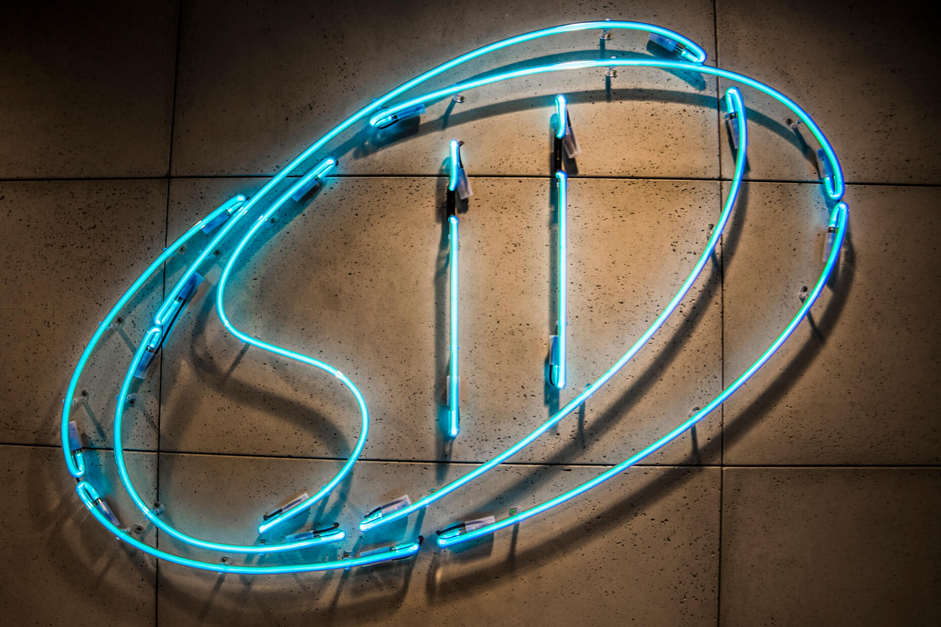 Sii - neon-sii-blue-round-neon-on-the-wall-in-office-neon-in-office-neon-in-company-neon-on-the-wall-with-decals-neon-on-decals-neon-on-orders-neon-new-brand-neon-glass-neon-neon-attached-to-the-wall-work-neon-inside-office