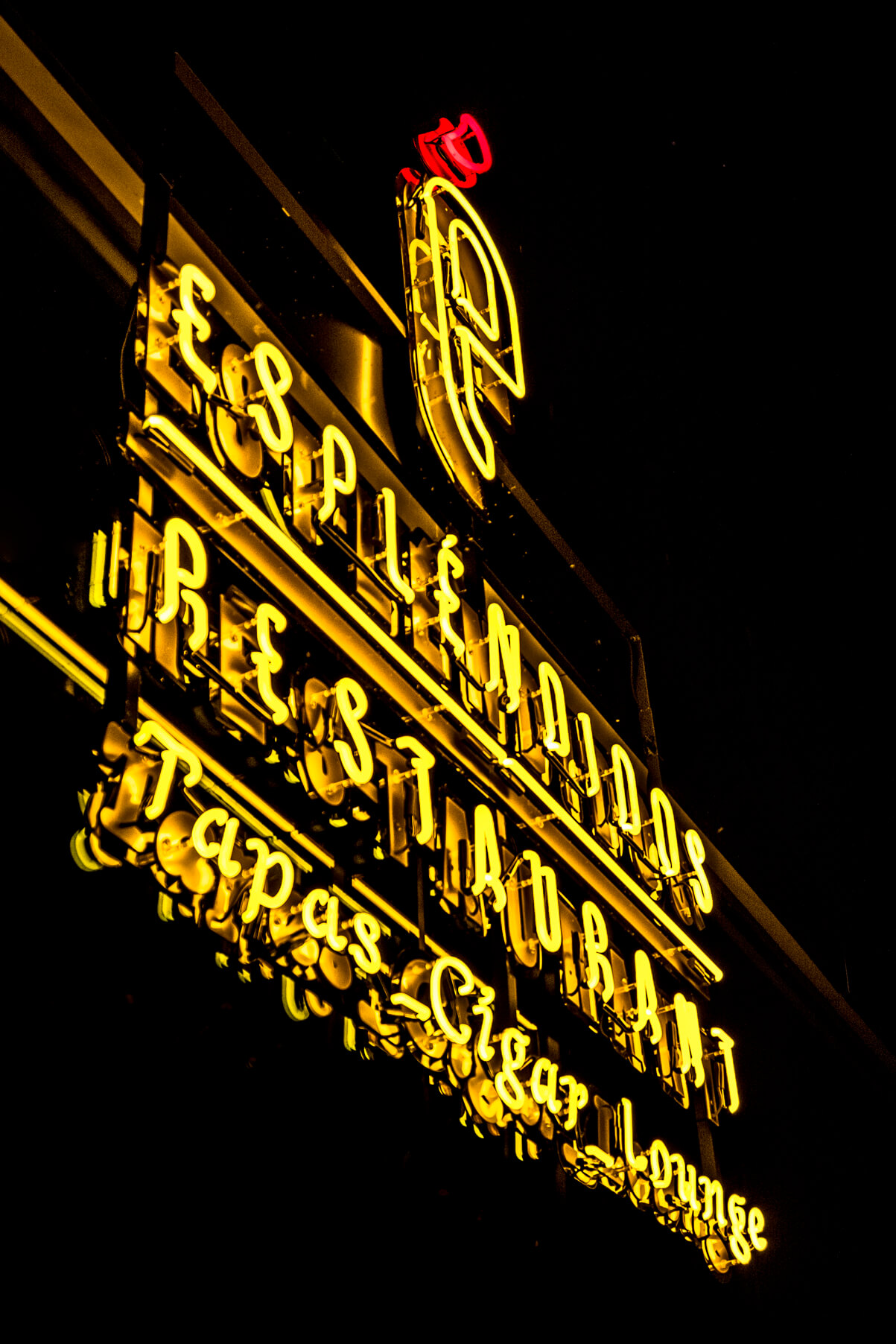 Ristorante Esplendidos Ristorante di tapas - neon-ristorante-esplendidos-tapas-ristorante-neon-colorato-neon-sul-muro-ristorante-finestra-neon-alto-neon-su-acciaio-neon-sublime-neon-segni-neon-lettering-neon-neon-gdynia-redłowo