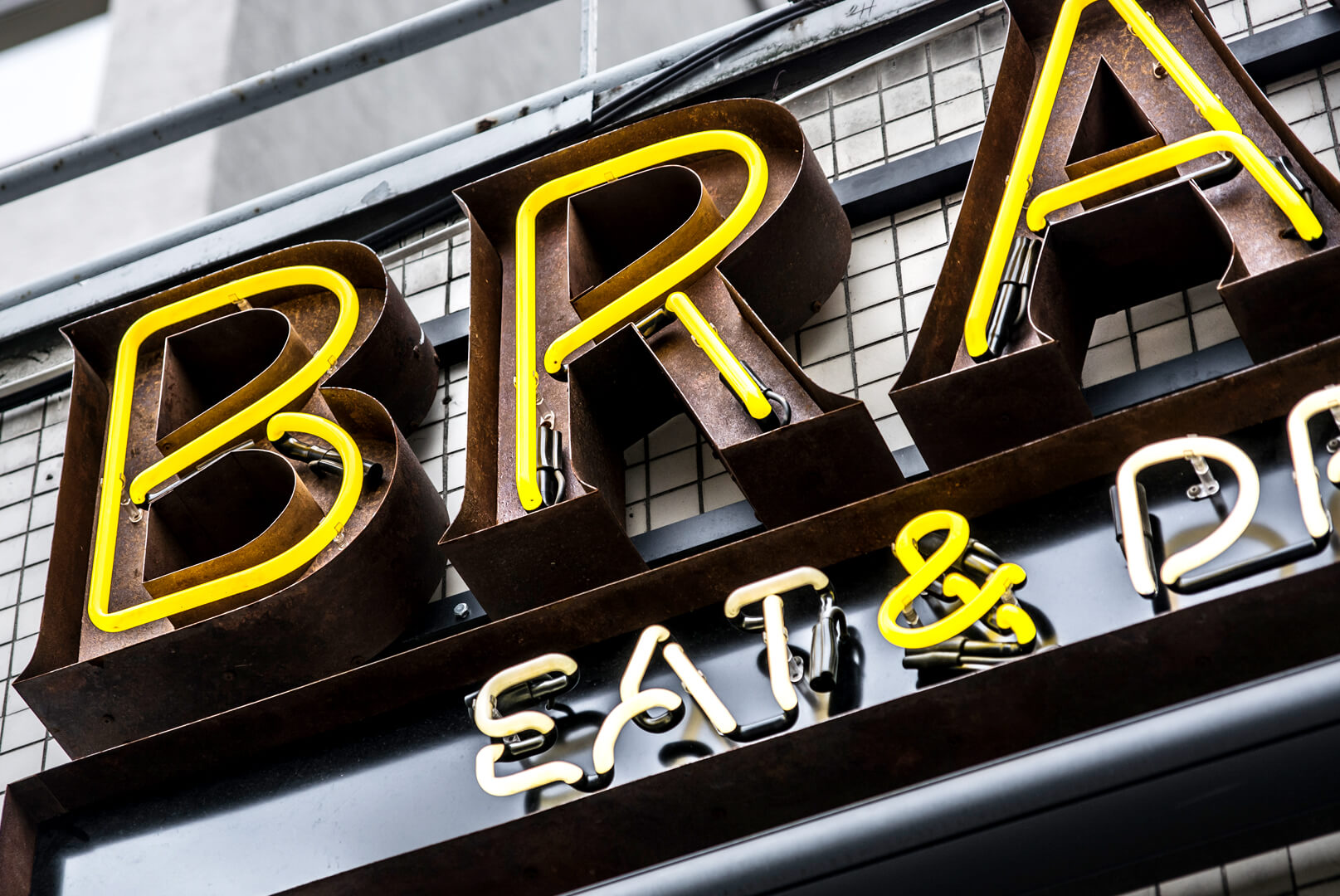 BRAVO - neon-bravo-eat-drink-neon-above-the-entry-restaurant-neon-on-the-tile-neon-on-the-tile-wall-neon-under-light-neon-inside-of-steel-neon-on-the-outside-of-colour-neon-warsaw-centralna