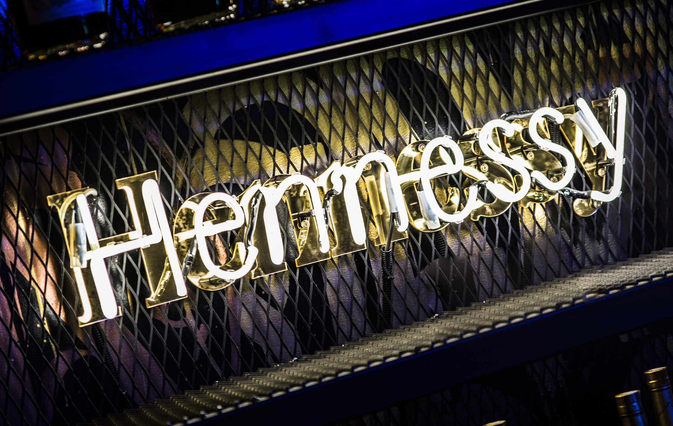 Hennessy - neon-hennessy-neon-light-neon-behind-the-bar-neon-on-the-outside-neon-on-electrical-street-neon-on-the-counter-neon-between-bottles-neon-light-letter-neon-letter-shape-neon-order-gdansk