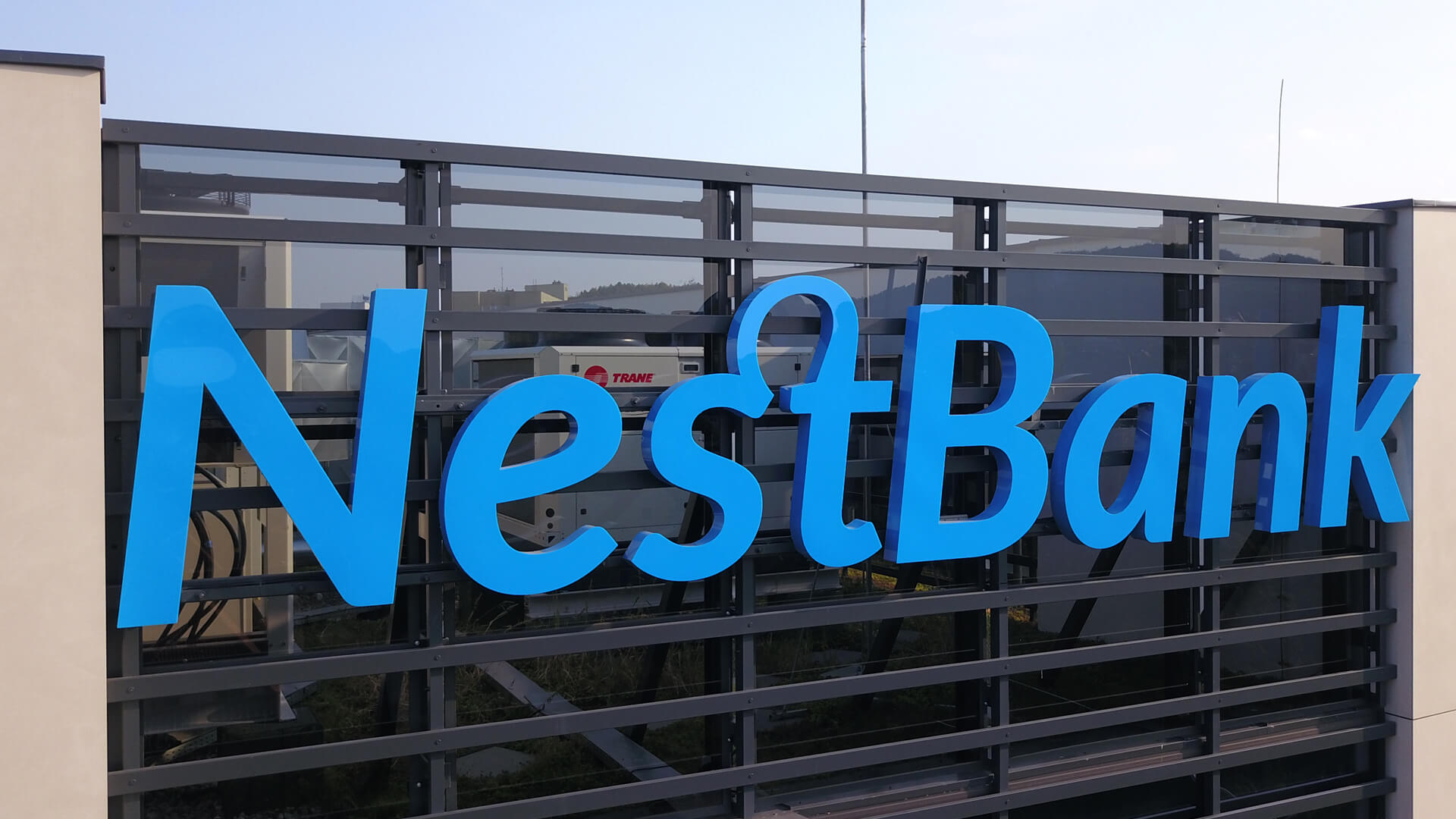 nestbank  - nestbank-3D-led-letters-bank-3d-chanel-letters-publicité-nest-bank-letters-3d-sur-le-bâtiment-lettres-nest-bank
