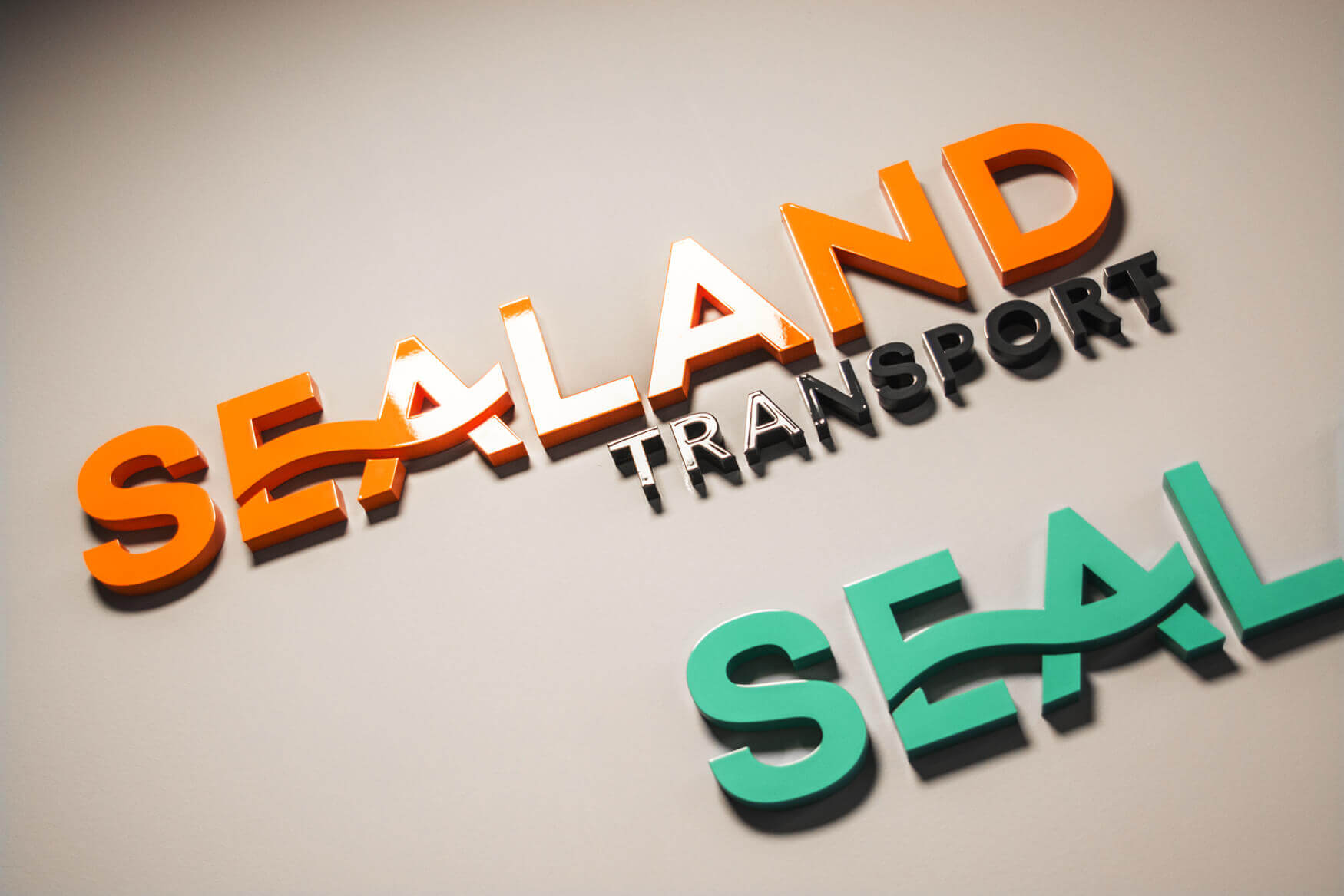 Seeland - Sealand - 3D-Blockbuchstaben an der Wand angebracht und mit Farbe besprüht