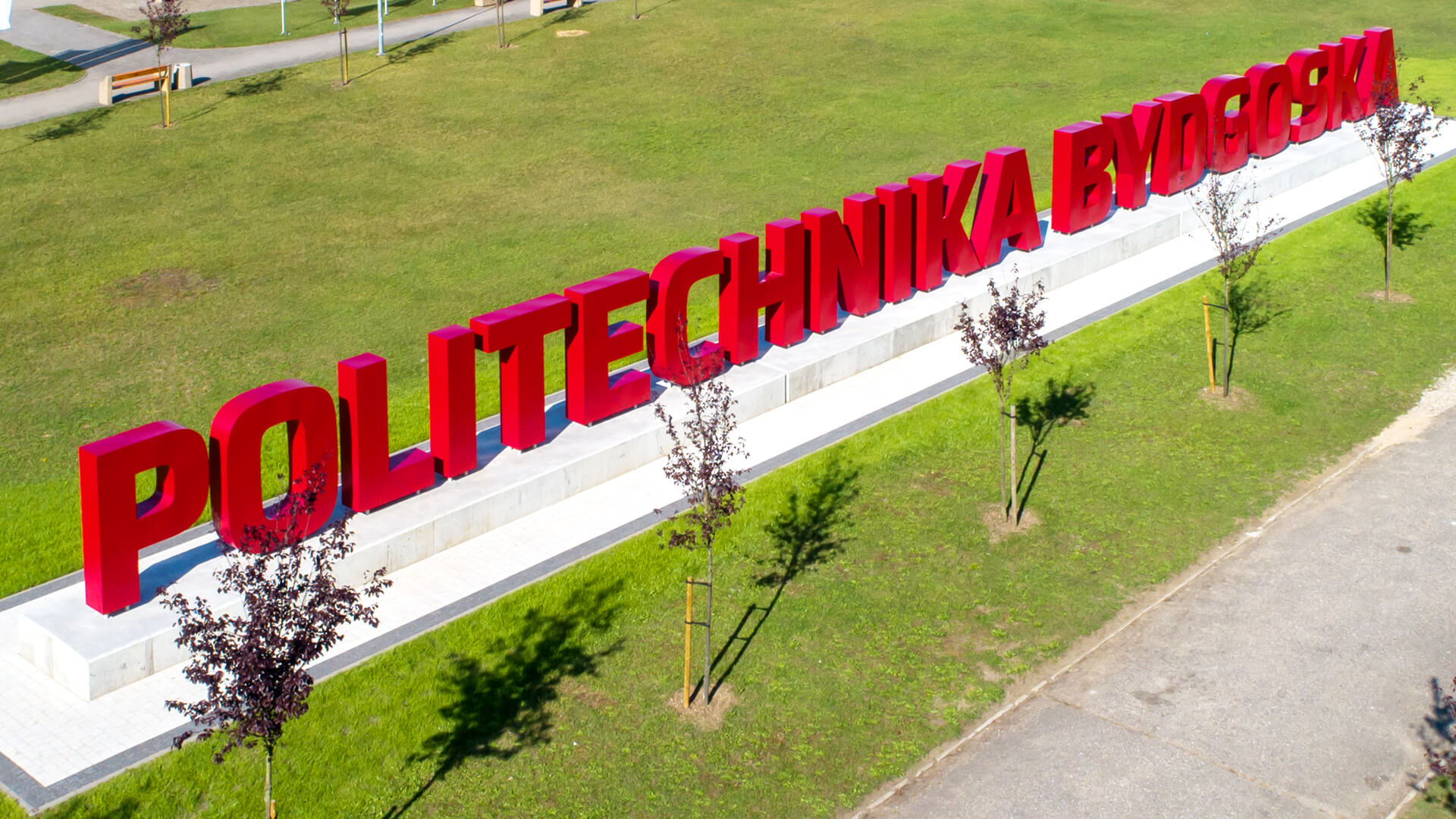 Università di tecnologia di Bydgoszcz - università politecnica di Bydgoszcz lettere di grande formato in nero