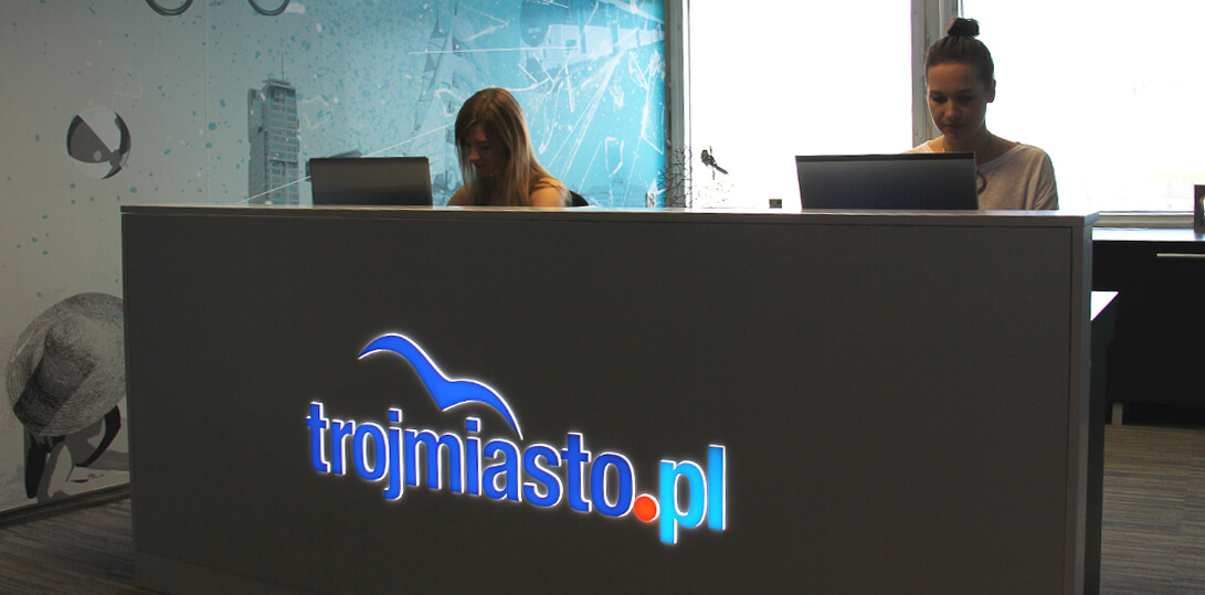 Trójmiasto.pl - trojmiasto.pl - led advertising coffer with inscriptions