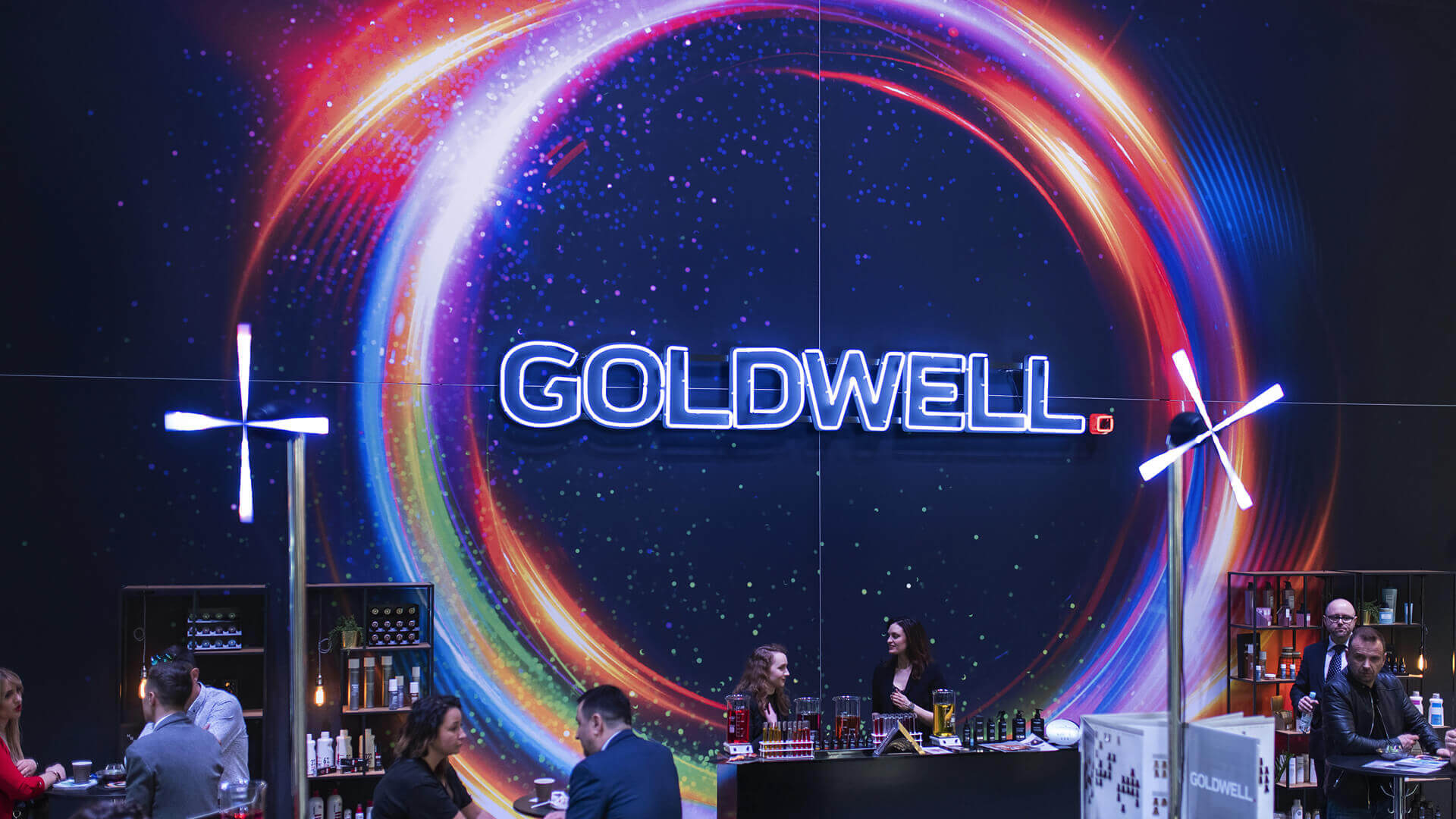 Goldwell goldwel - slider-neones-poznan-goldwell-target-neones-poznan-carta-neón-en-la-pared-neón-color-en-cinta