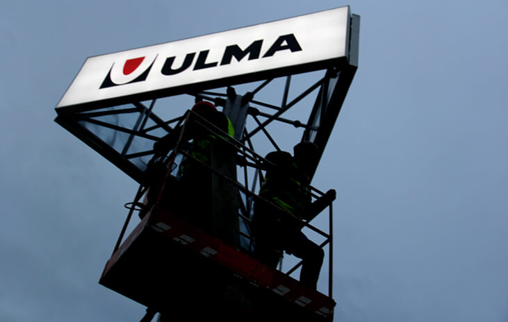 ULMA - Kasetony wielkoformatowe - ULMA - kaseton wielkoformatowy na słupie reklamowym