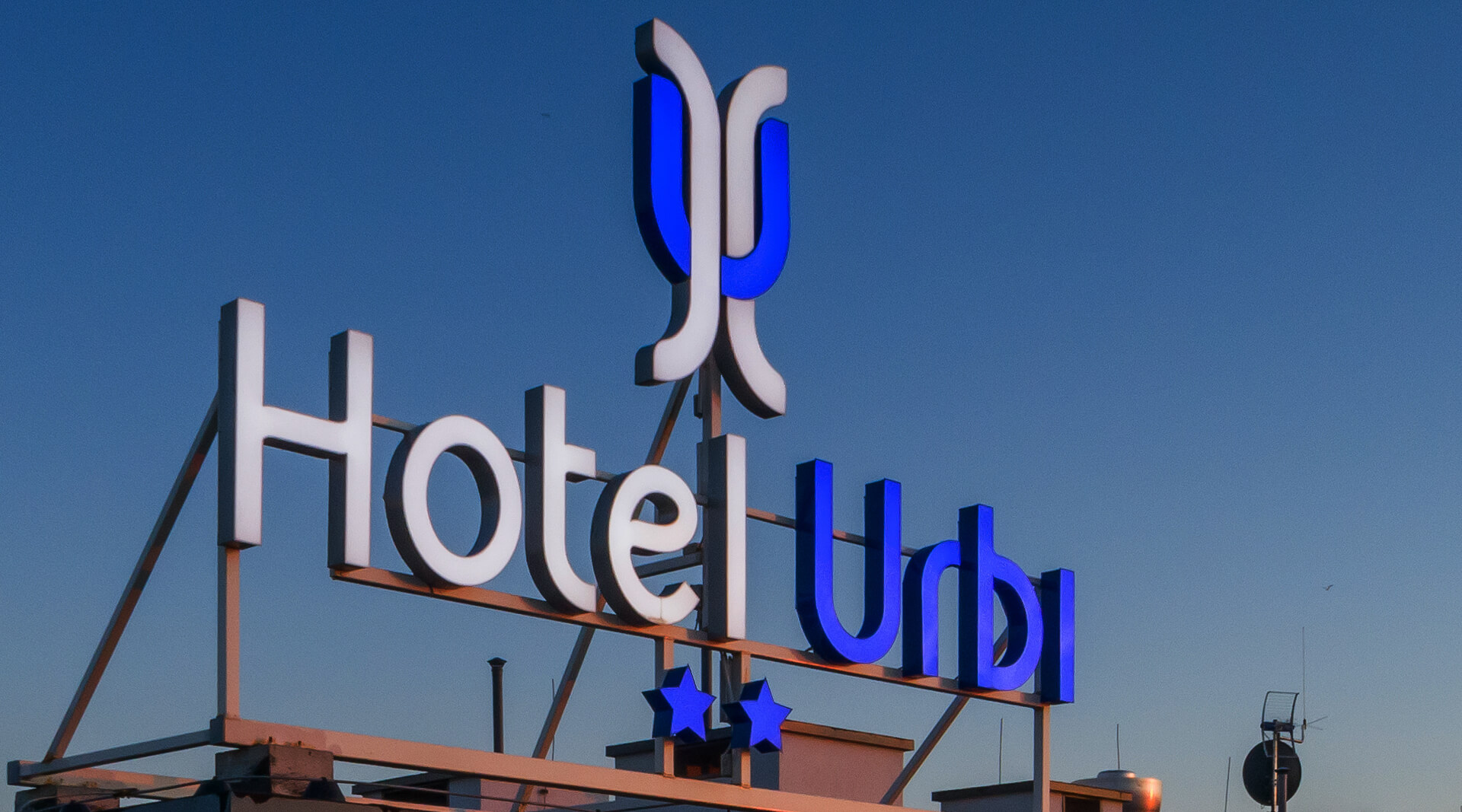 urbi-hotel-litery - urbi-hotel-litery-hotel-urbi-litery-reklama